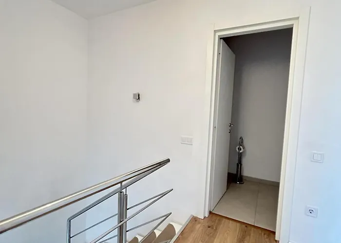 Elegant Premium With Panoramic Views - 10 *